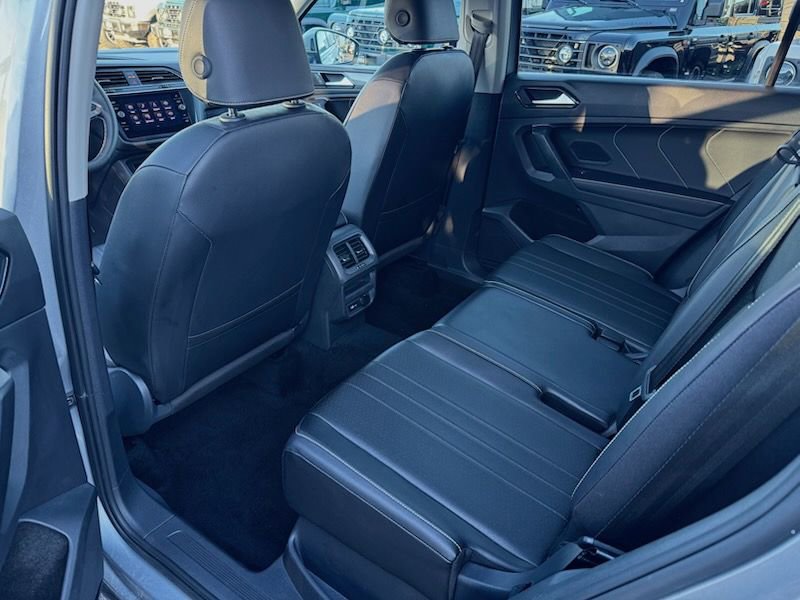 Used 2024 Volkswagen Tiguan SE image 11