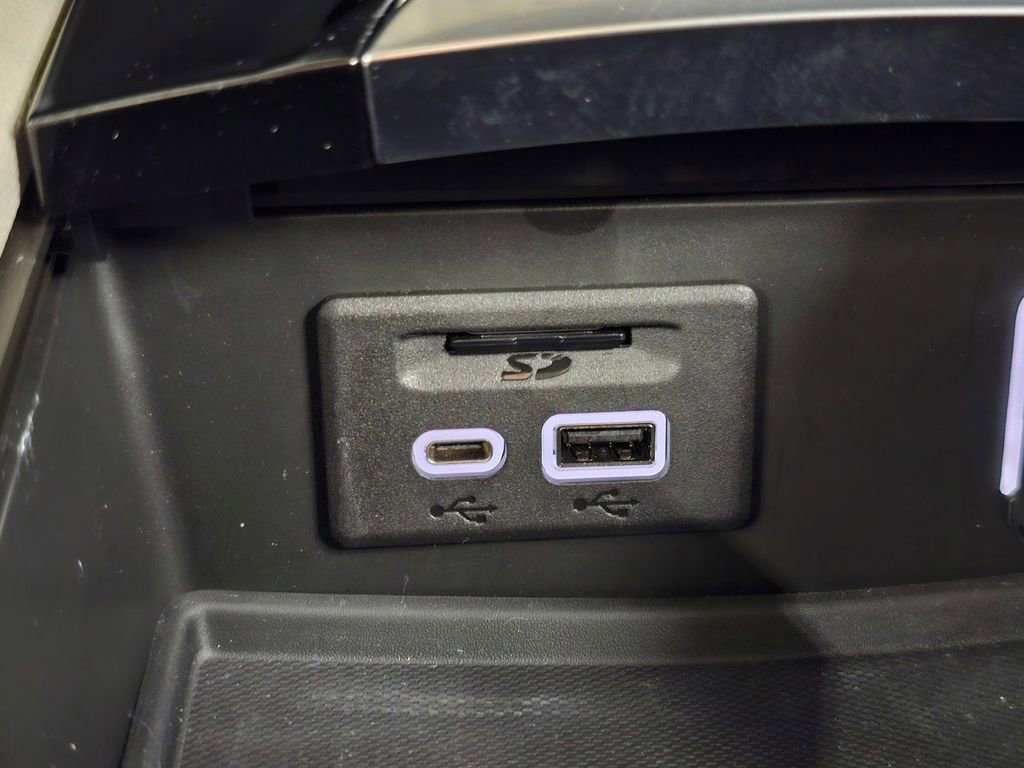 Used 2022 Buick Envision Avenir w/ Technology Package II image 21