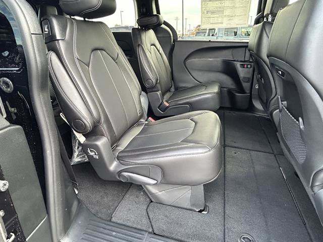 New 2026 Chrysler Pacifica Select image 23