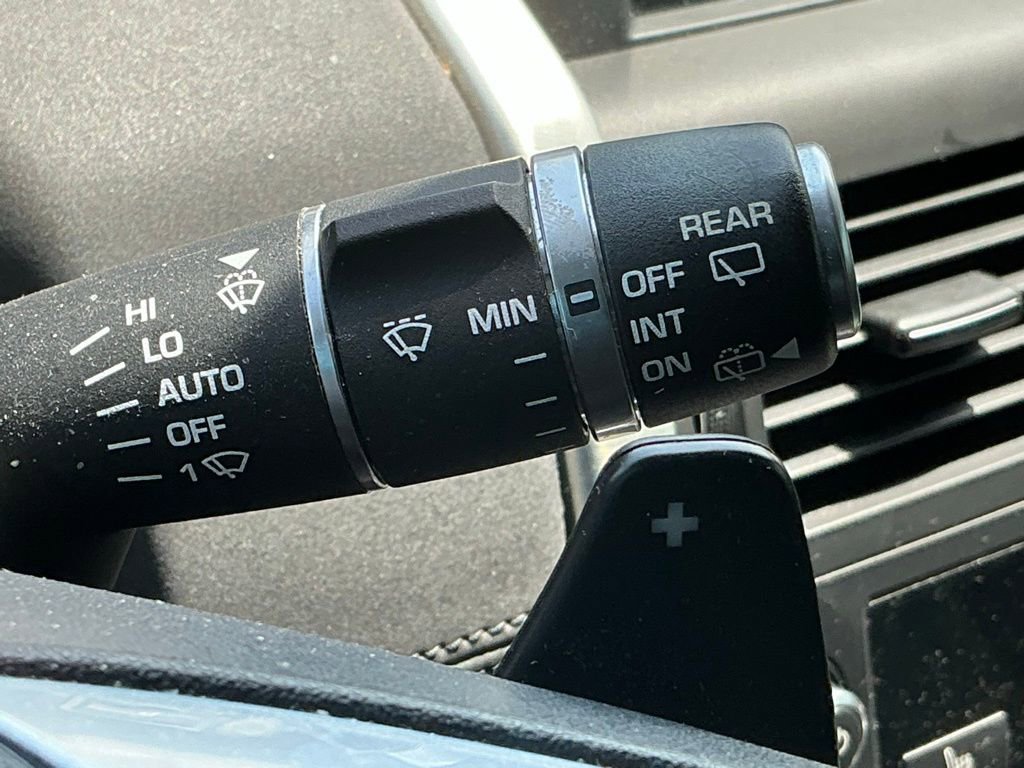 Used 2019 Land Rover Discovery Sport SE image 15