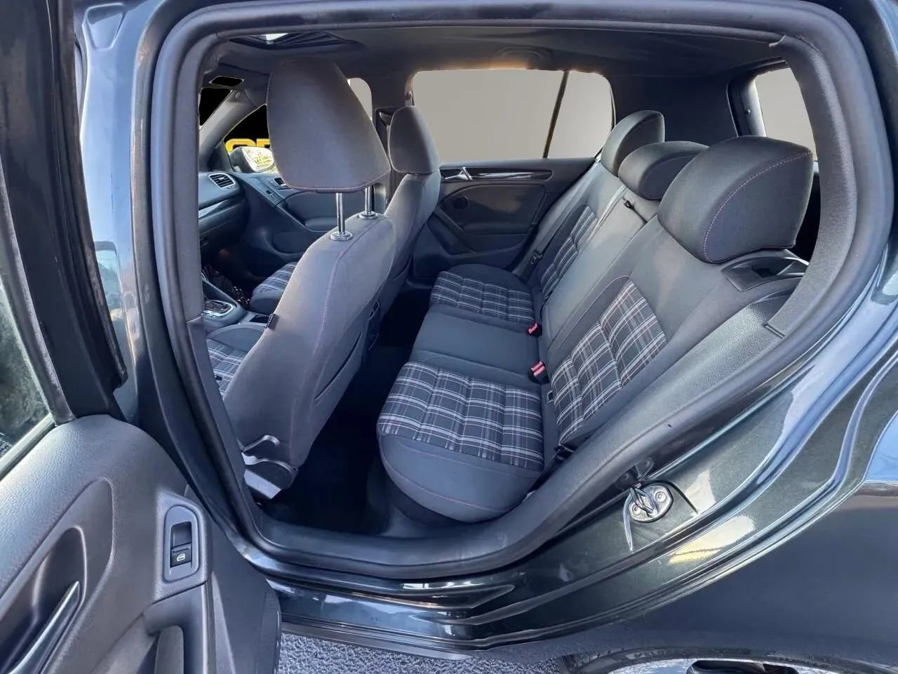 Used 2011 Volkswagen Golf 4-Door image 10