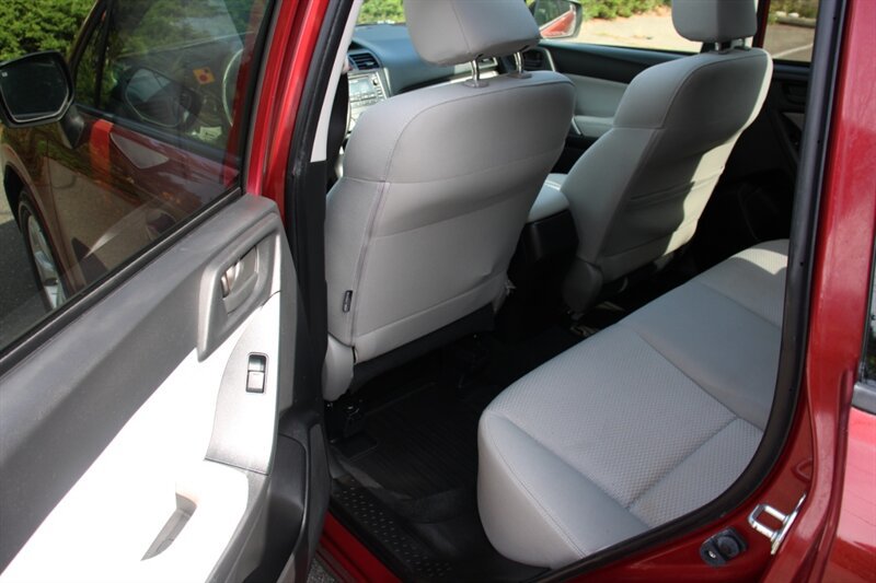 Used 2015 Subaru Forester 2.5i Premium w/ All-Weather Package AWD/4WD image 15