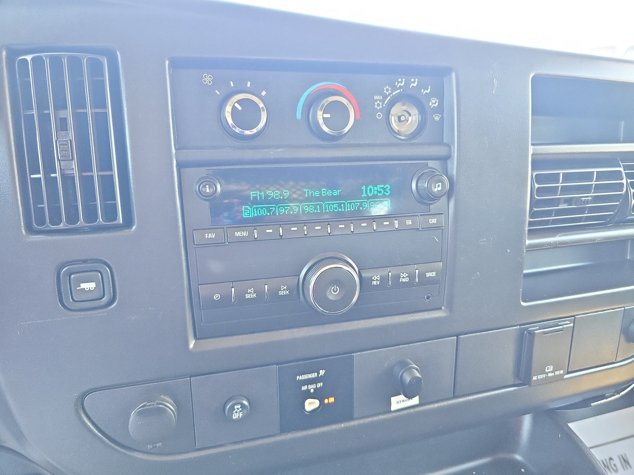 Used 2016 Chevrolet Express 2500 RWD image 22