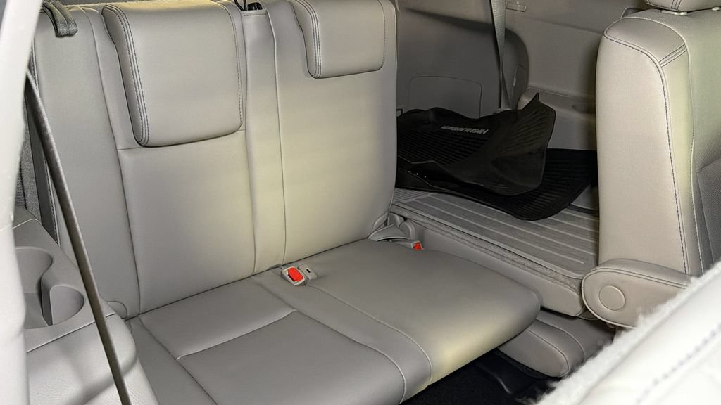 Used 2017 Toyota Highlander Limited AWD/4WD image 34