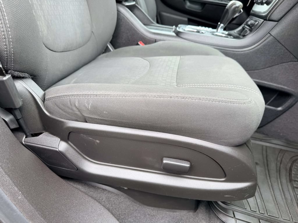 Used 2016 GMC Acadia SLE AWD/4WD image 8