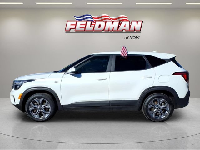 Used 2025 Kia Seltos LX AWD/4WD image 2