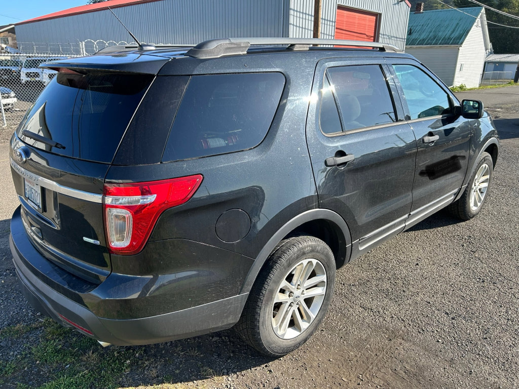 Used 2015 Ford Explorer XLT image 3