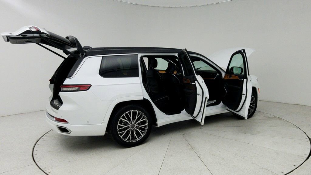 Used 2025 Jeep Grand Cherokee L Summit AWD/4WD image 13