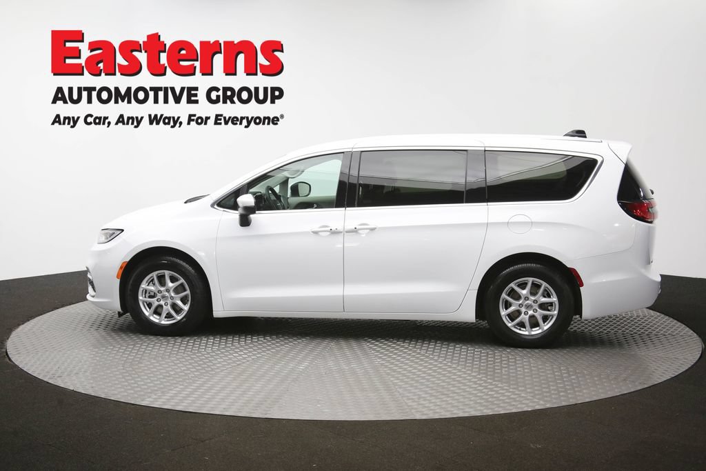 Used 2023 Chrysler Pacifica Touring-L FWD image 62