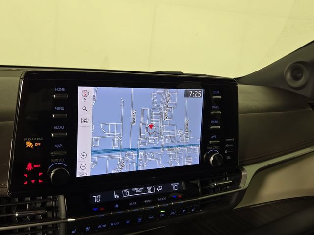Used 2023 Toyota Sienna Platinum FWD image 20