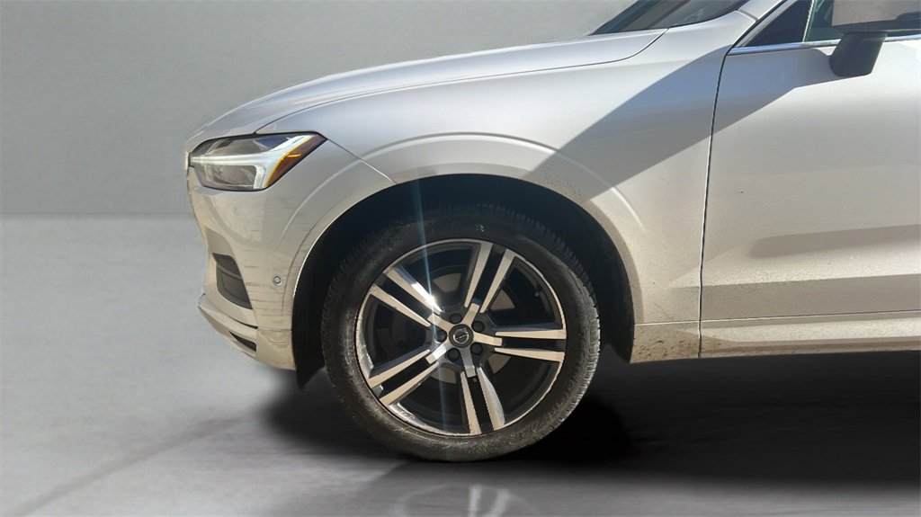Used 2018 Volvo XC60 T5 Momentum w/ Vision Package image 9