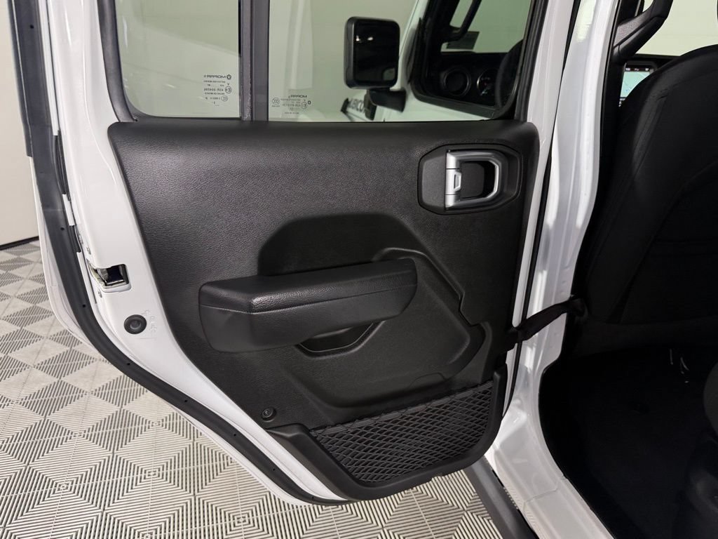 Used 2023 Jeep Wrangler Unlimited Rubicon 4xe AWD/4WD image 26