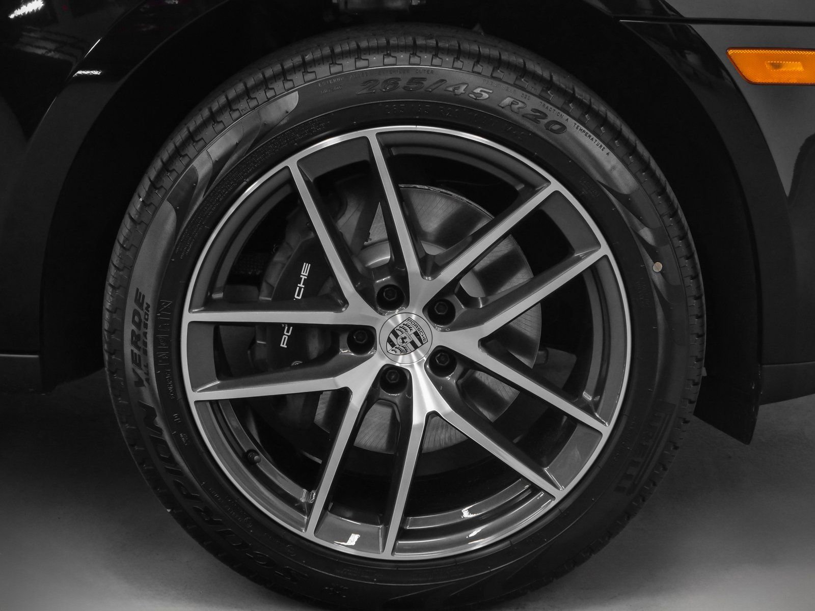 Certified 2025 Porsche Macan image 12