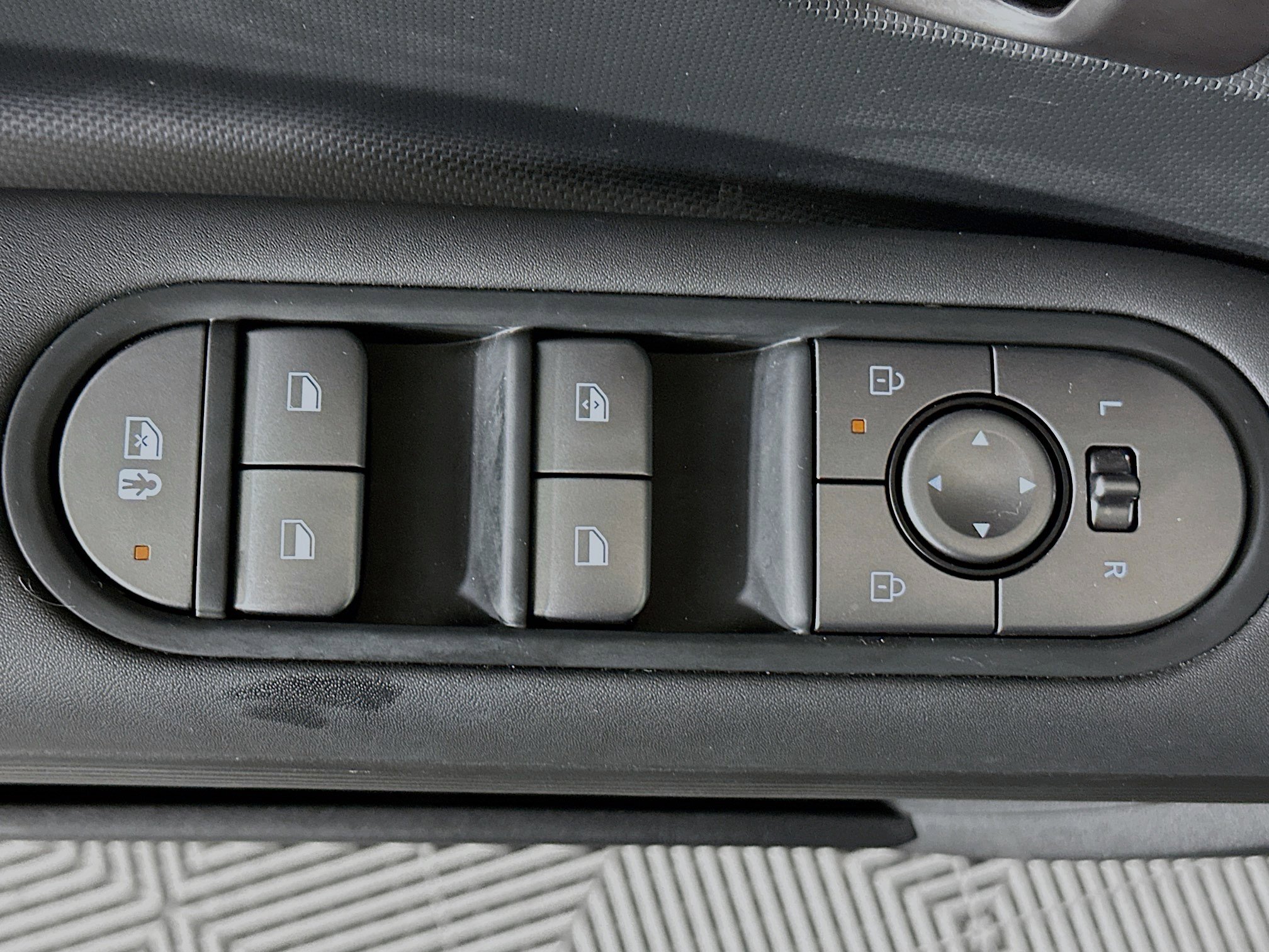 Used 2025 Hyundai Ioniq 5 SE image 14