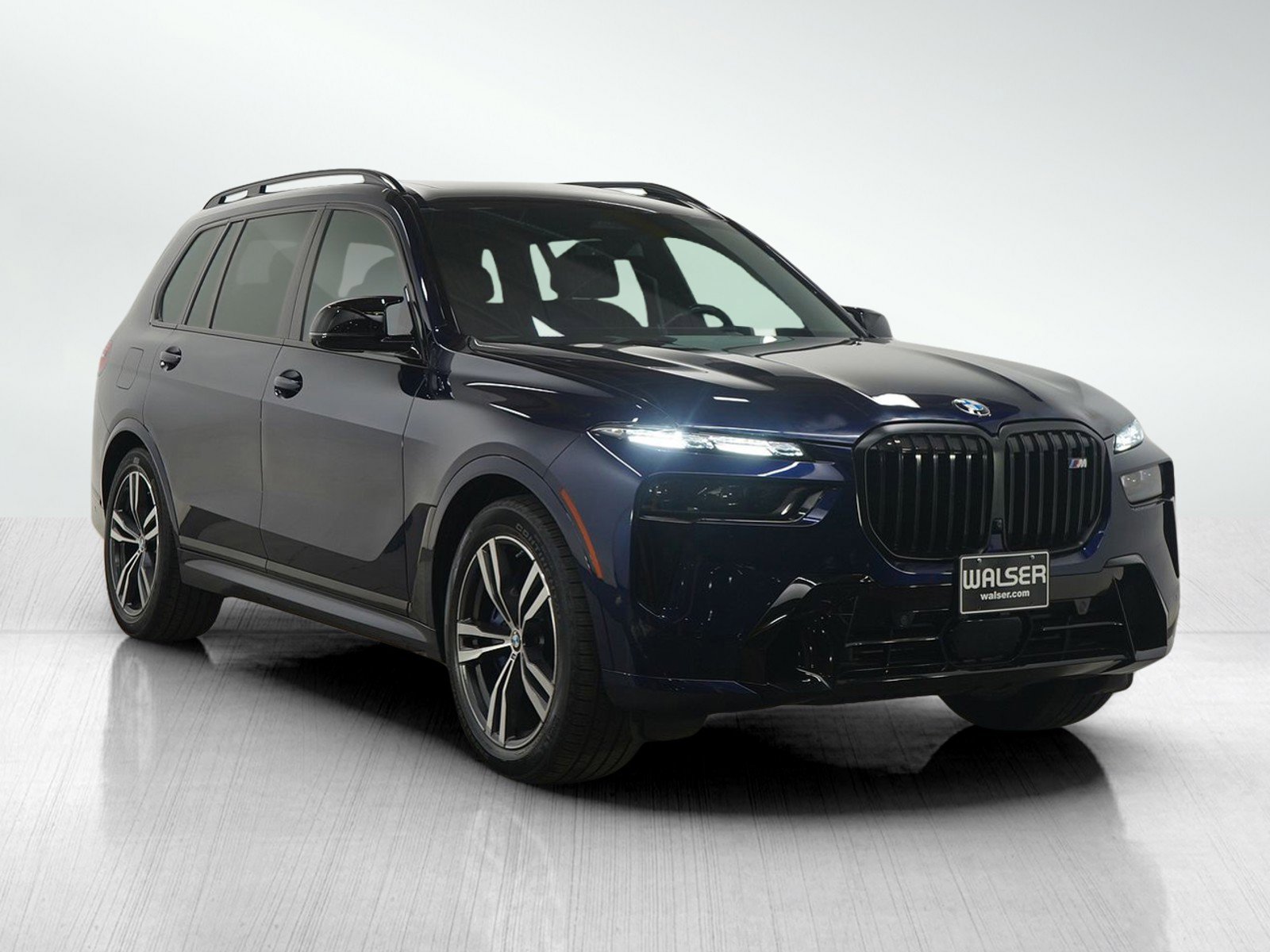 Used 2024 BMW X7 M60i w/ Climate Comfort Package image 7