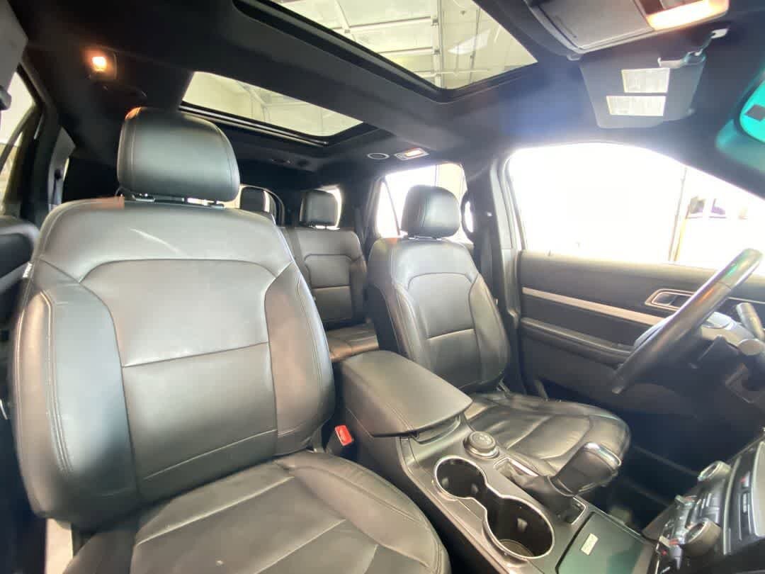 Used 2016 Ford Explorer XLT w/ Equipment Group 202A image 29