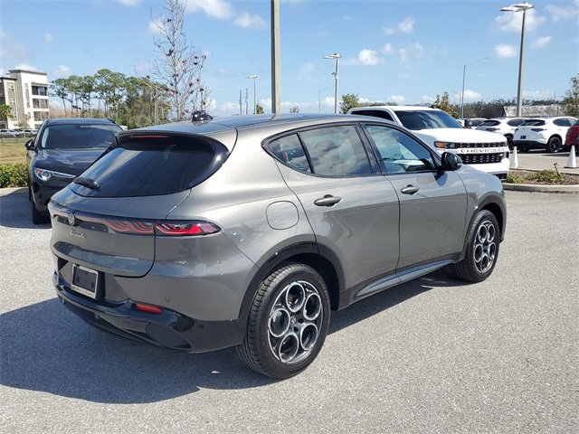 New 2025 Alfa Romeo Tonale w/ Premium Package image 4