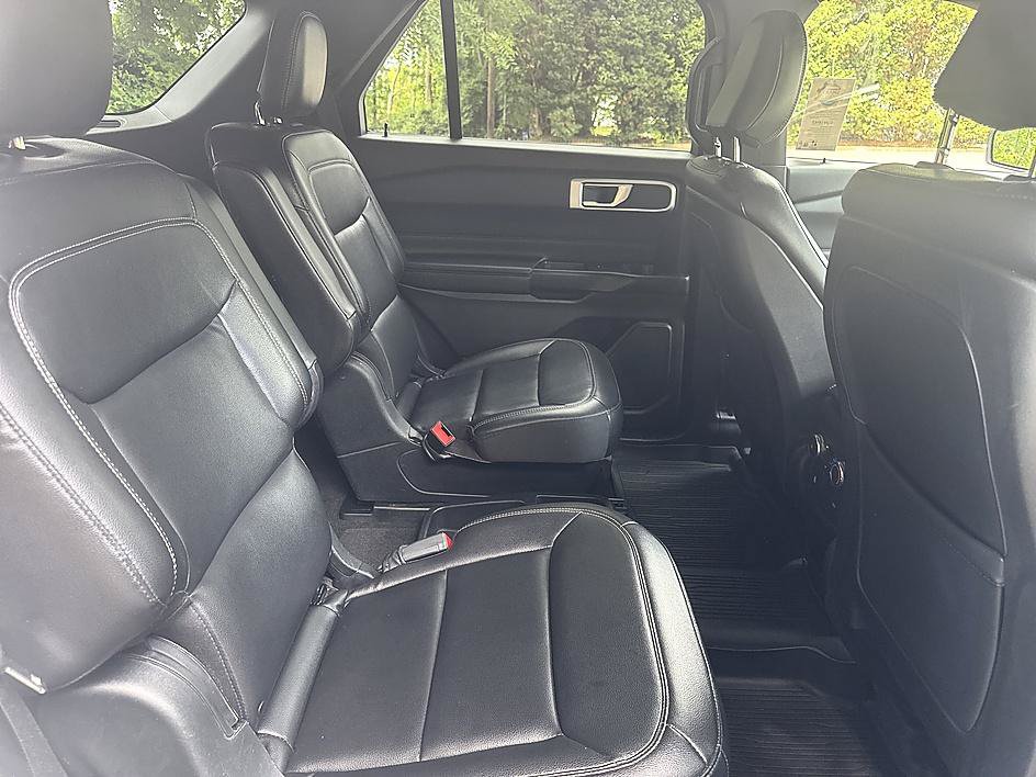Used 2020 Ford Explorer XLT w/ Equipment Group 202A AWD/4WD image 19