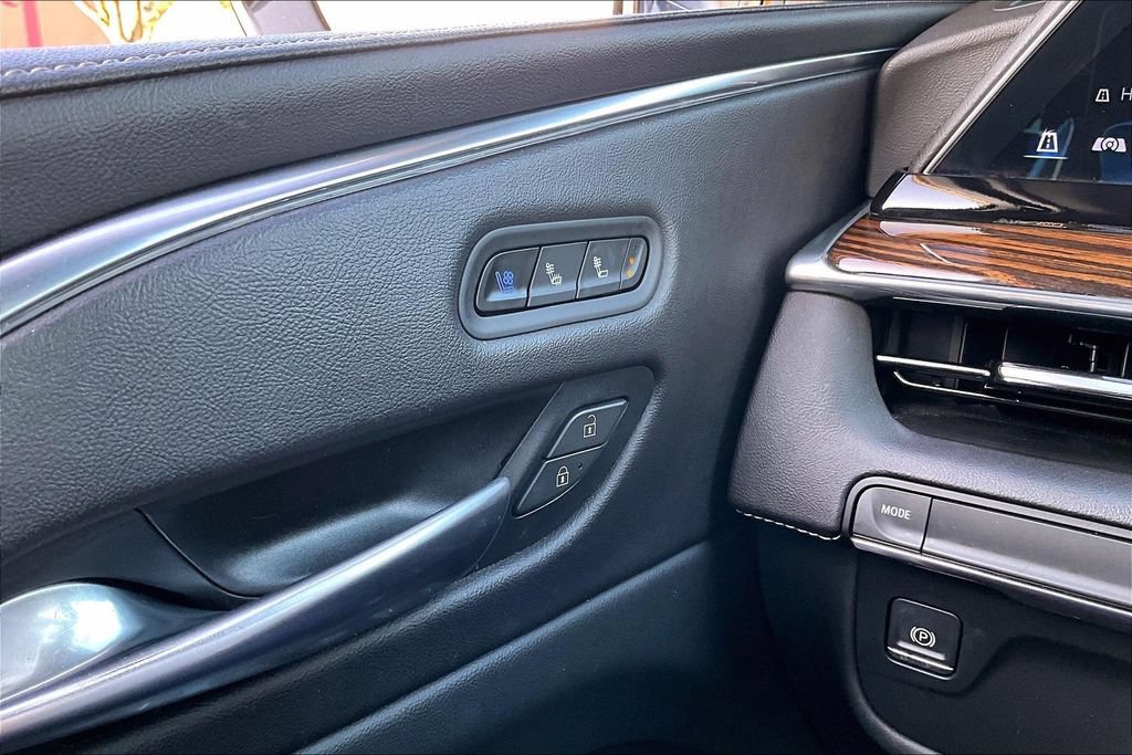 Used 2023 Cadillac Escalade Premium Luxury RWD image 24