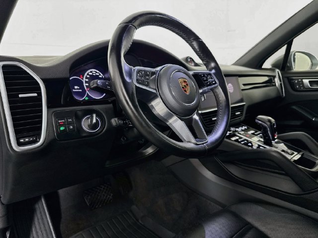 Used 2023 Porsche Cayenne AWD/4WD image 19