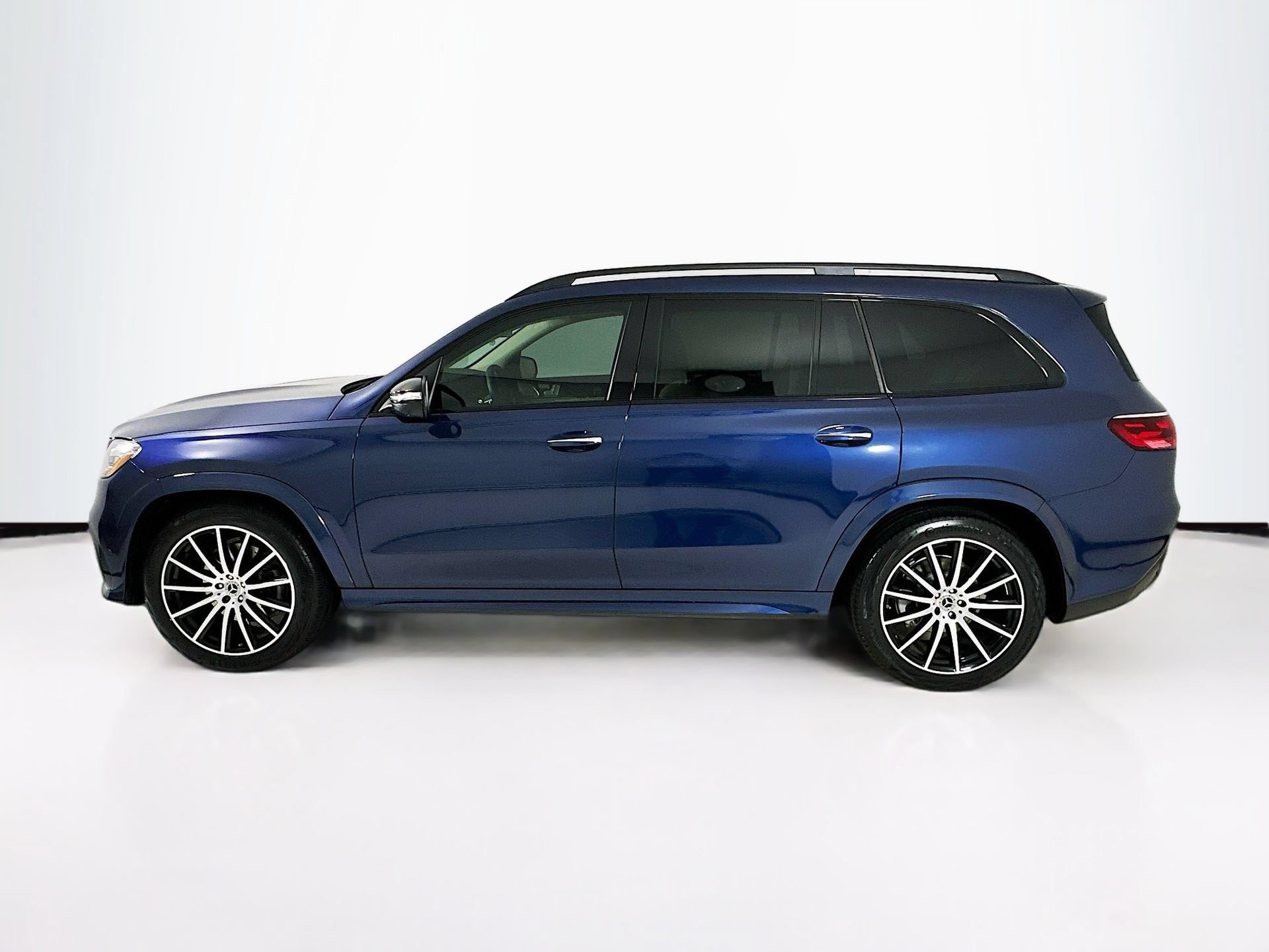 Used 2025 Mercedes-Benz GLS 450 4MATIC image 5