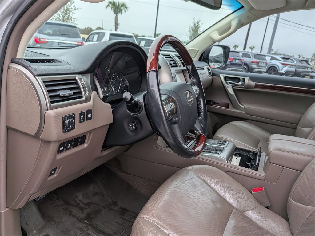 Used 2016 Lexus GX 460 image 25
