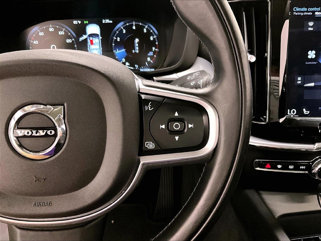Used 2019 Volvo XC60 T6 Momentum w/ Multimedia Package AWD/4WD image 12
