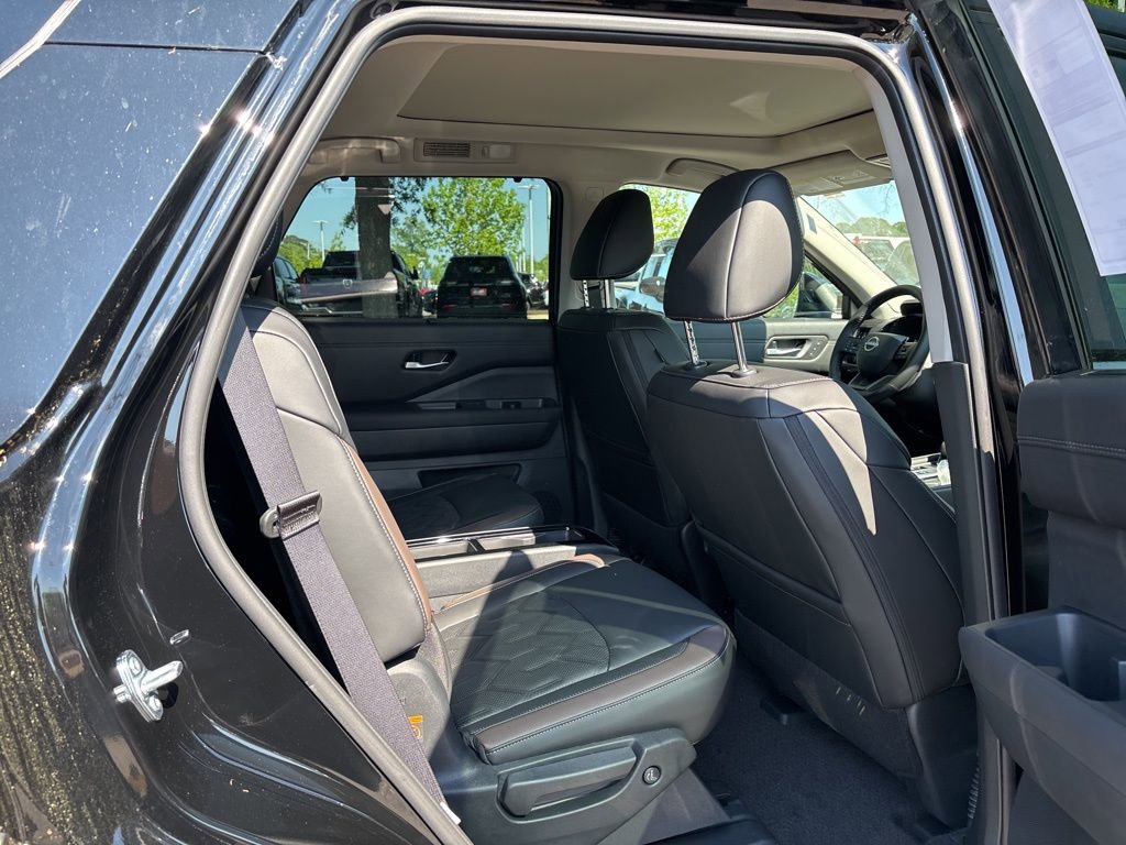 New 2026 Nissan Pathfinder Platinum image 19