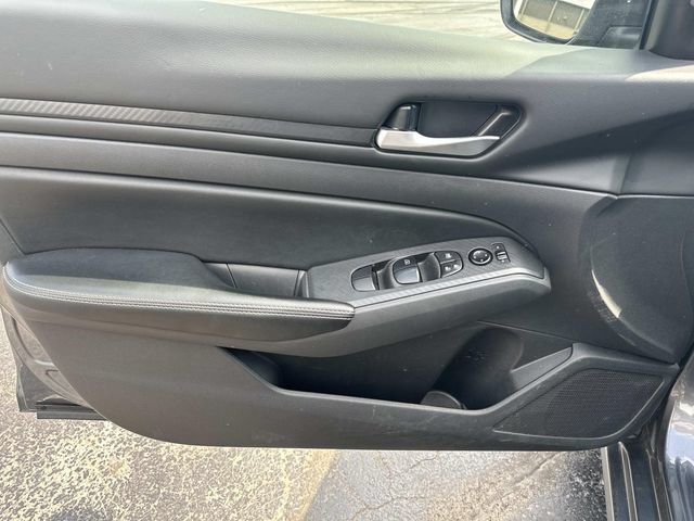 Used 2024 Nissan Altima 2.5 SV FWD image 8