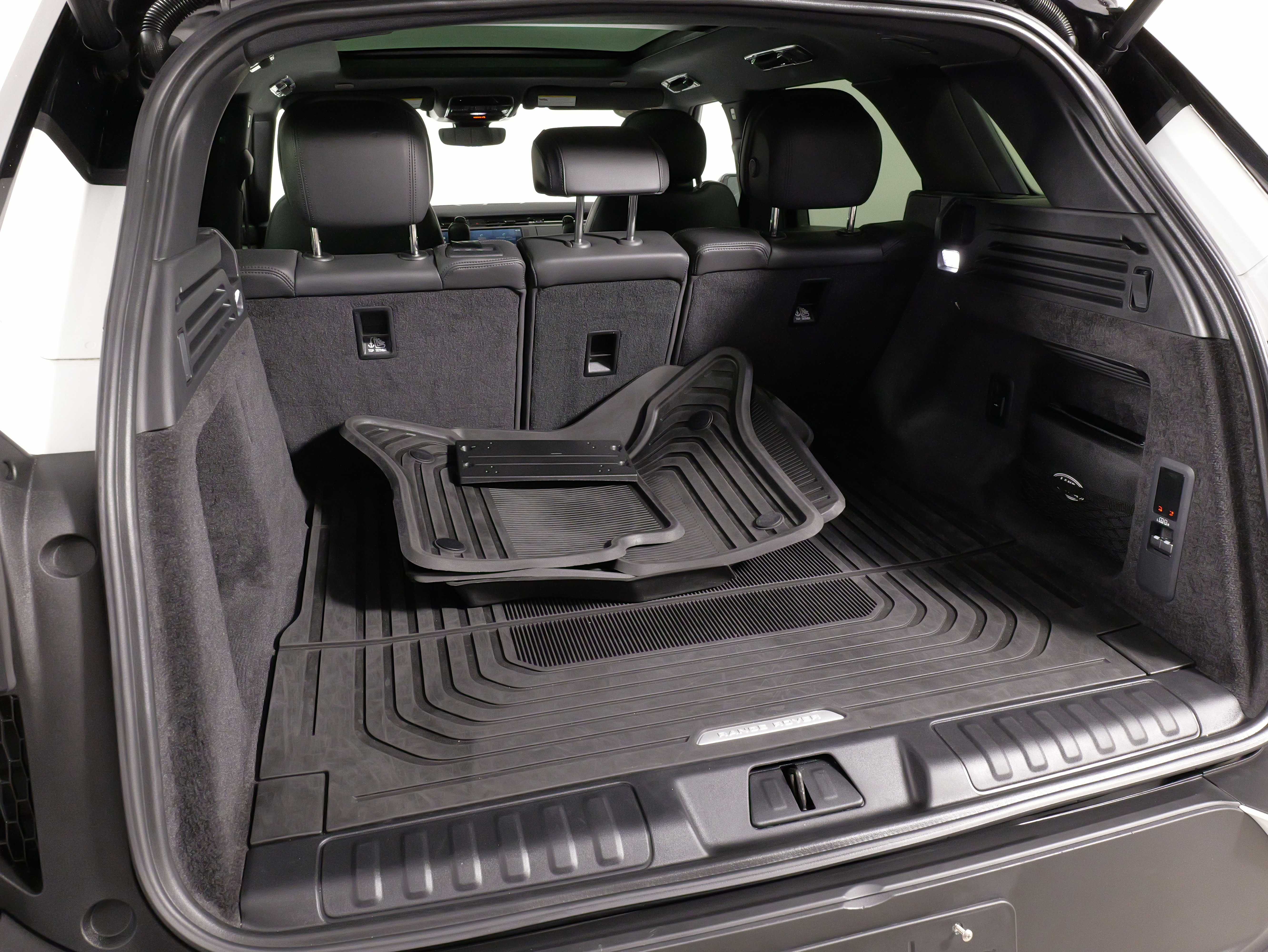 Used 2025 Land Rover Range Rover Sport SE image 57