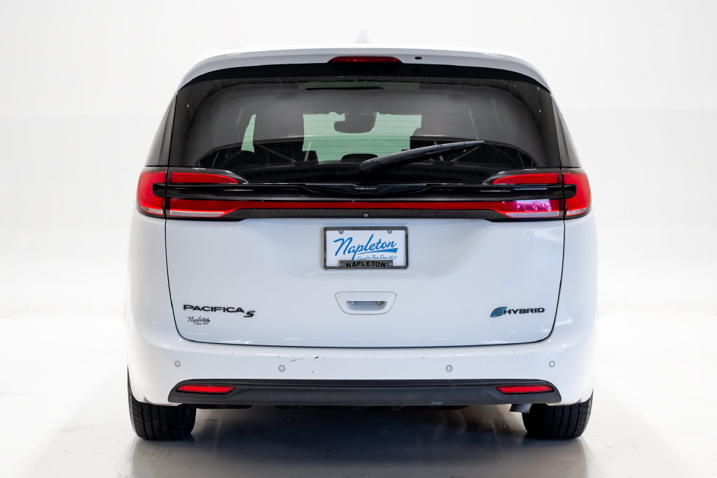 Used 2022 Chrysler Pacifica Limited w/ Uconnect Theater Family Group FWD image 41