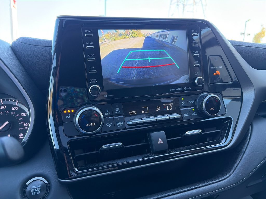 Used 2022 Toyota Highlander XLE AWD/4WD image 24