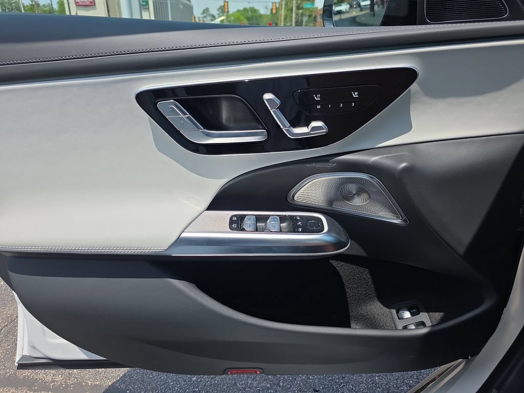 New 2026 Mercedes-Benz E 53 AMG e 4MATIC Sedan image 19