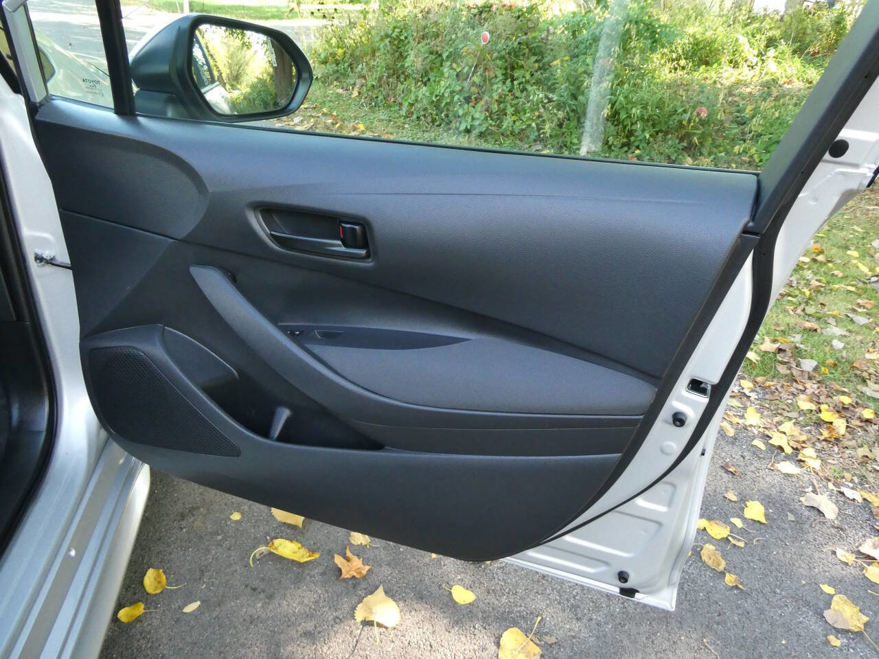 Used 2024 Toyota Corolla LE FWD image 25