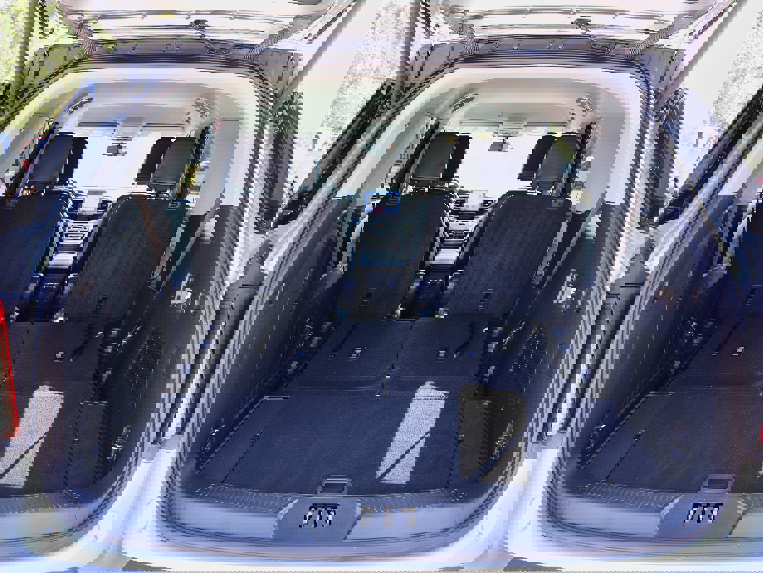 Used 2022 Ford Explorer XLT w/ Equipment Group 202A image 10