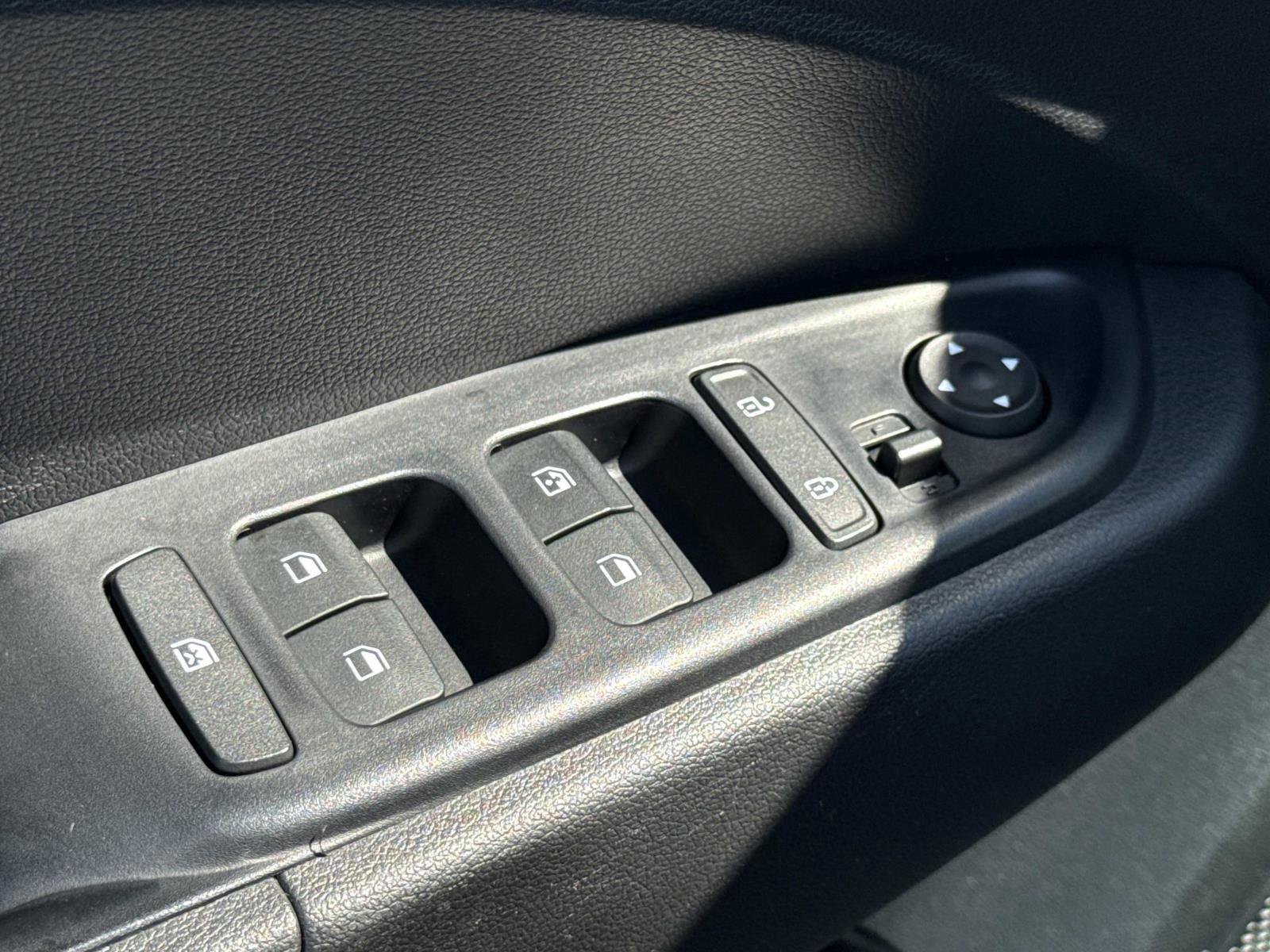 Certified 2022 Hyundai Venue SEL FWD image 16
