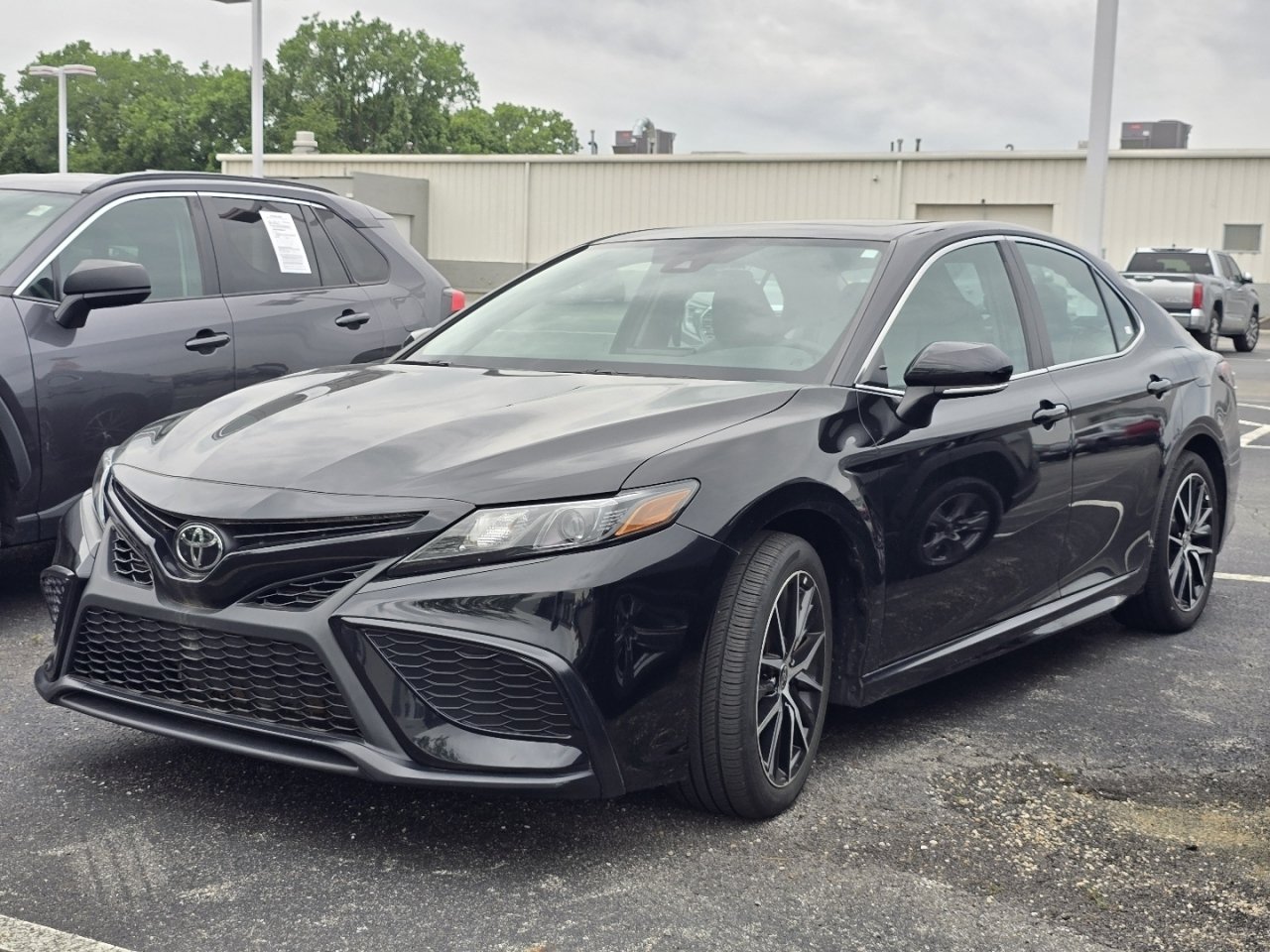 Certified 2024 Toyota Camry SE w/ Cold Weather Package AWD/4WD image 3
