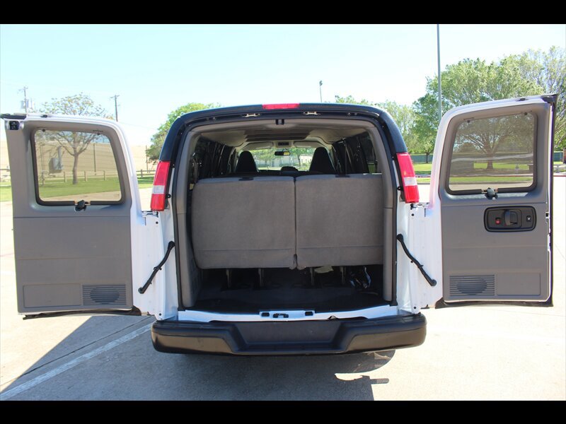 Used 2024 Chevrolet Express 3500 LS RWD image 9