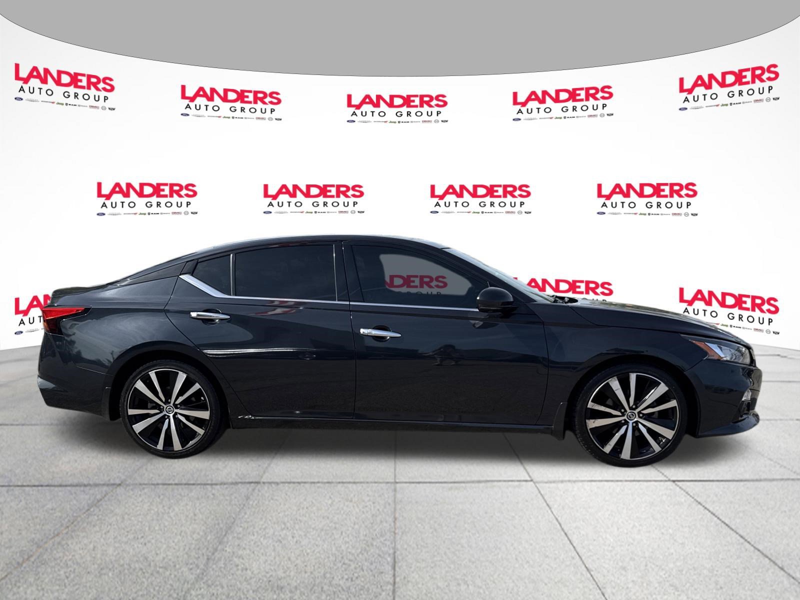 Used 2019 Nissan Altima 2.5 Platinum image 2