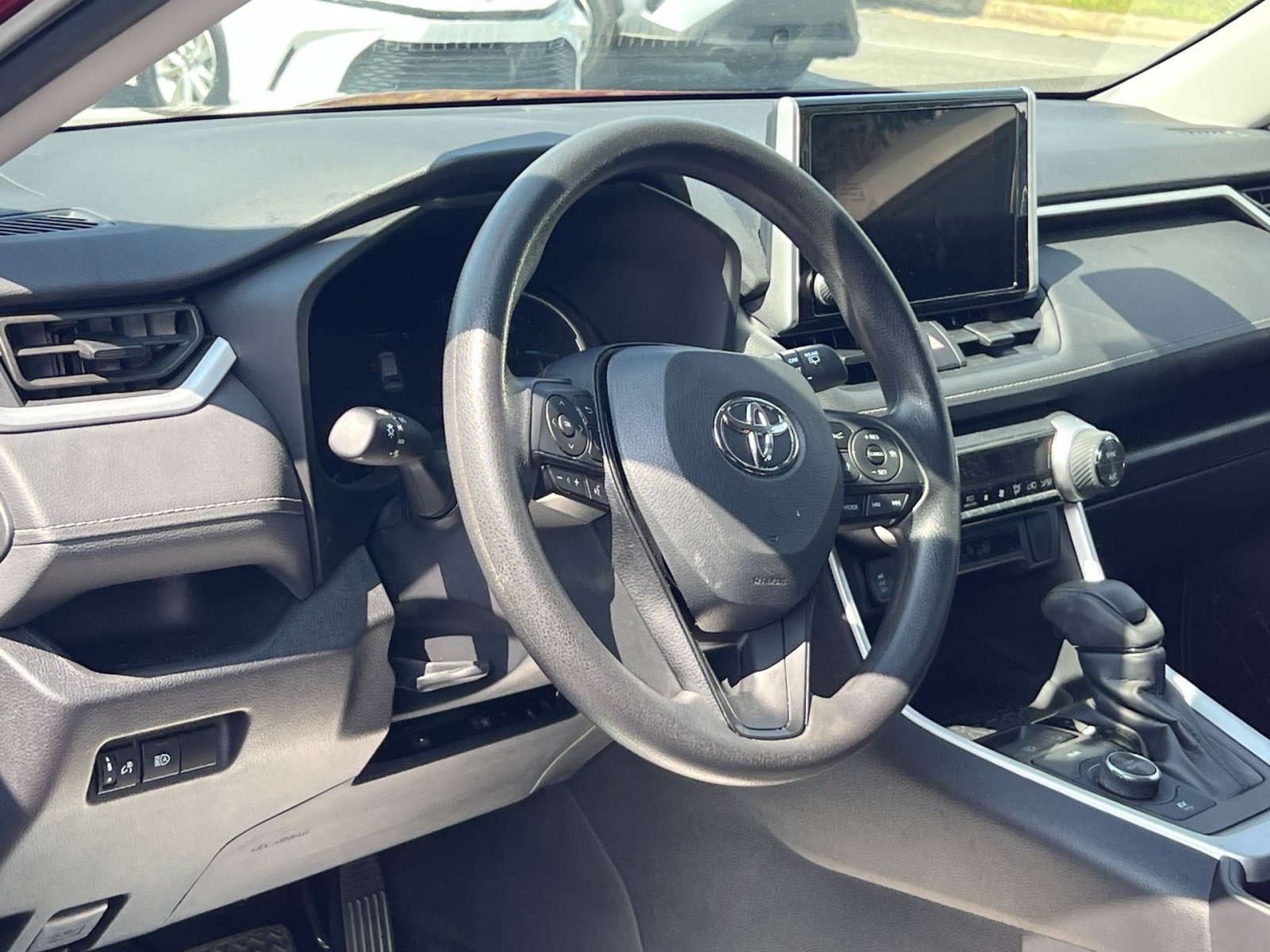 Used 2025 Toyota RAV4 XLE AWD/4WD image 13