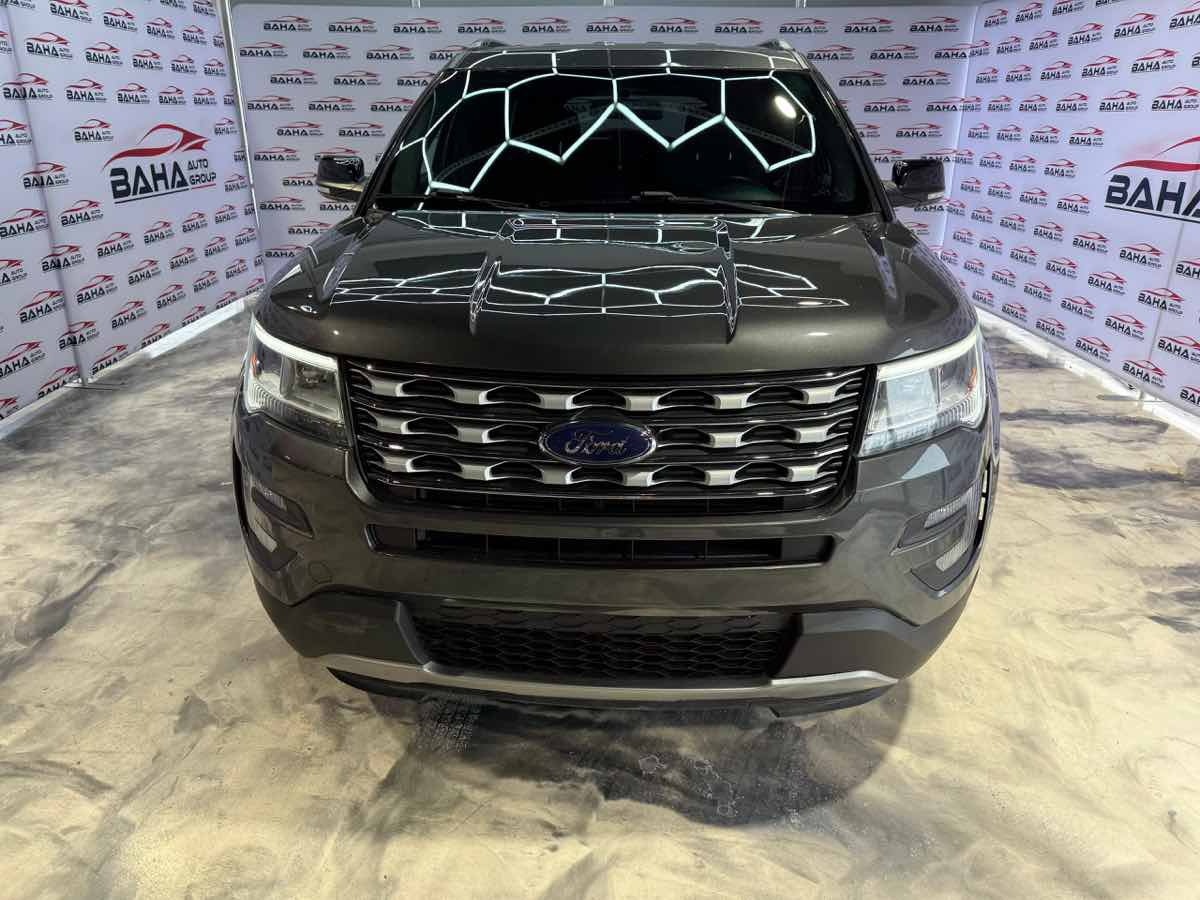 Used 2017 Ford Explorer XLT AWD/4WD image 3