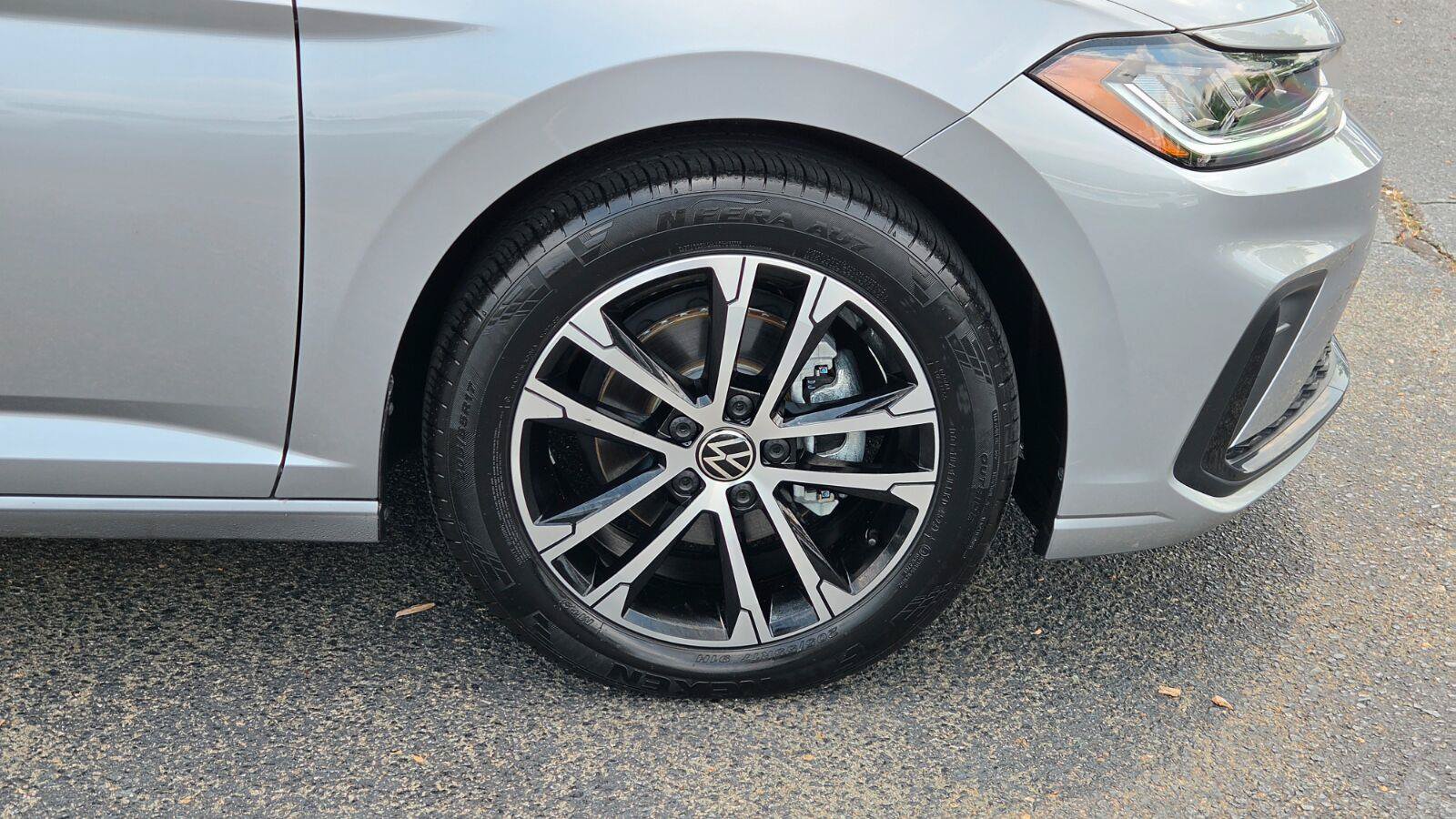 Certified 2025 Volkswagen Jetta Sport FWD image 18