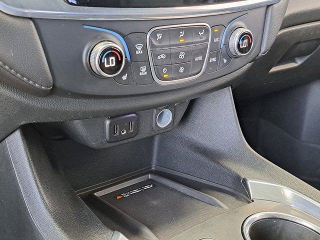 Used 2022 Chevrolet Traverse LT FWD image 17