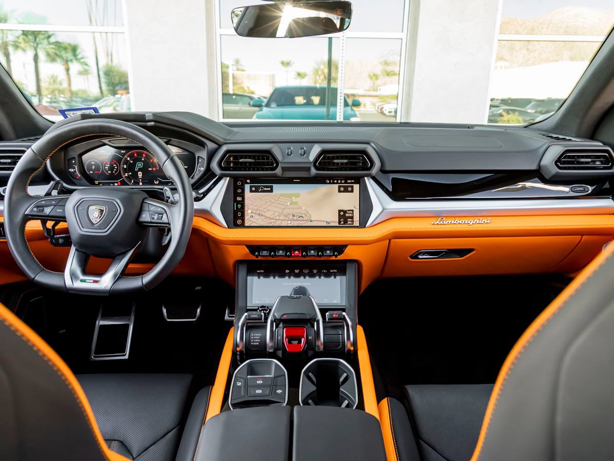 Used 2025 Lamborghini Urus SE AWD/4WD image 22