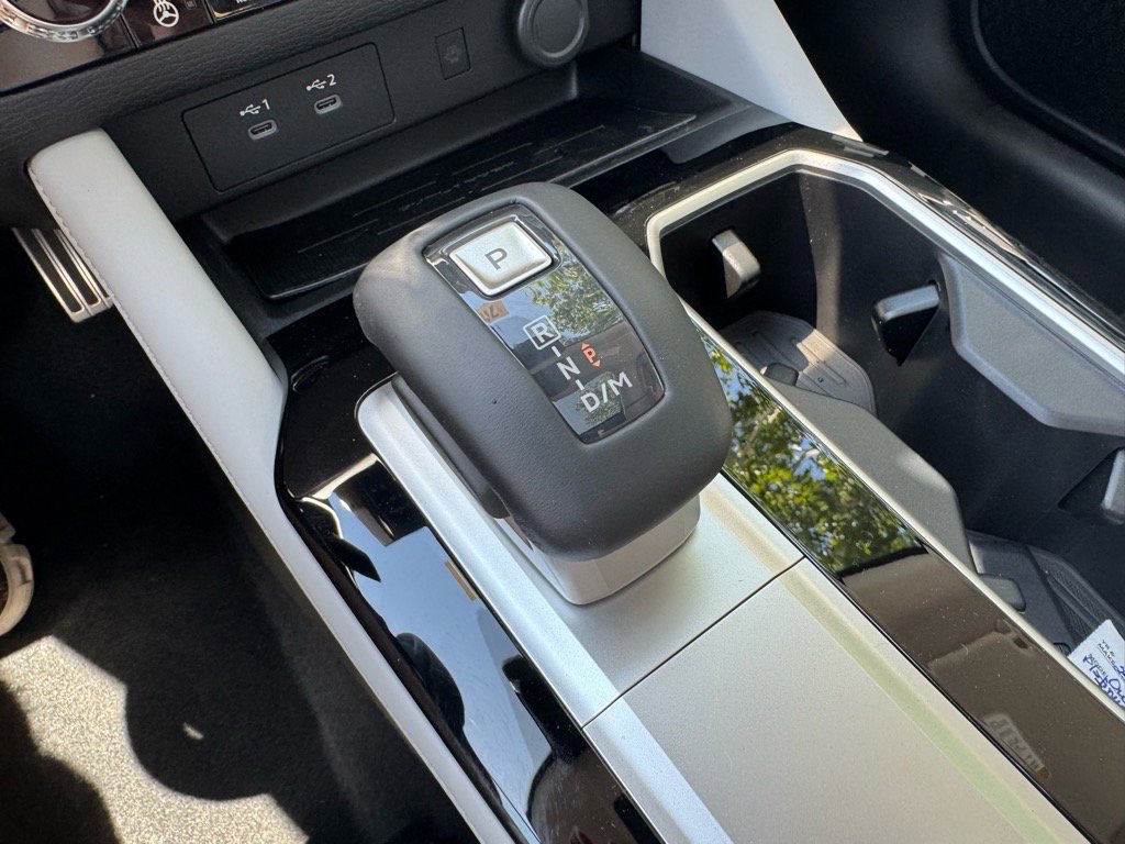 Used 2025 Mitsubishi Outlander AWD image 36