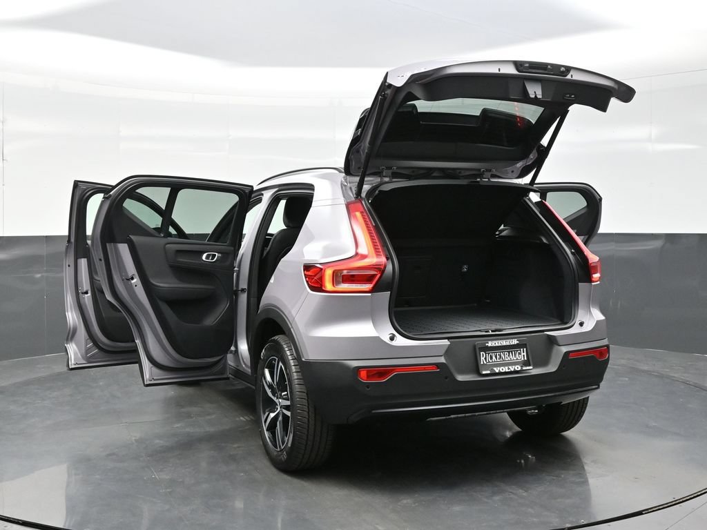 New 2026 Volvo XC40 B5 Core w/ Protection Package Premier AWD/4WD image 37
