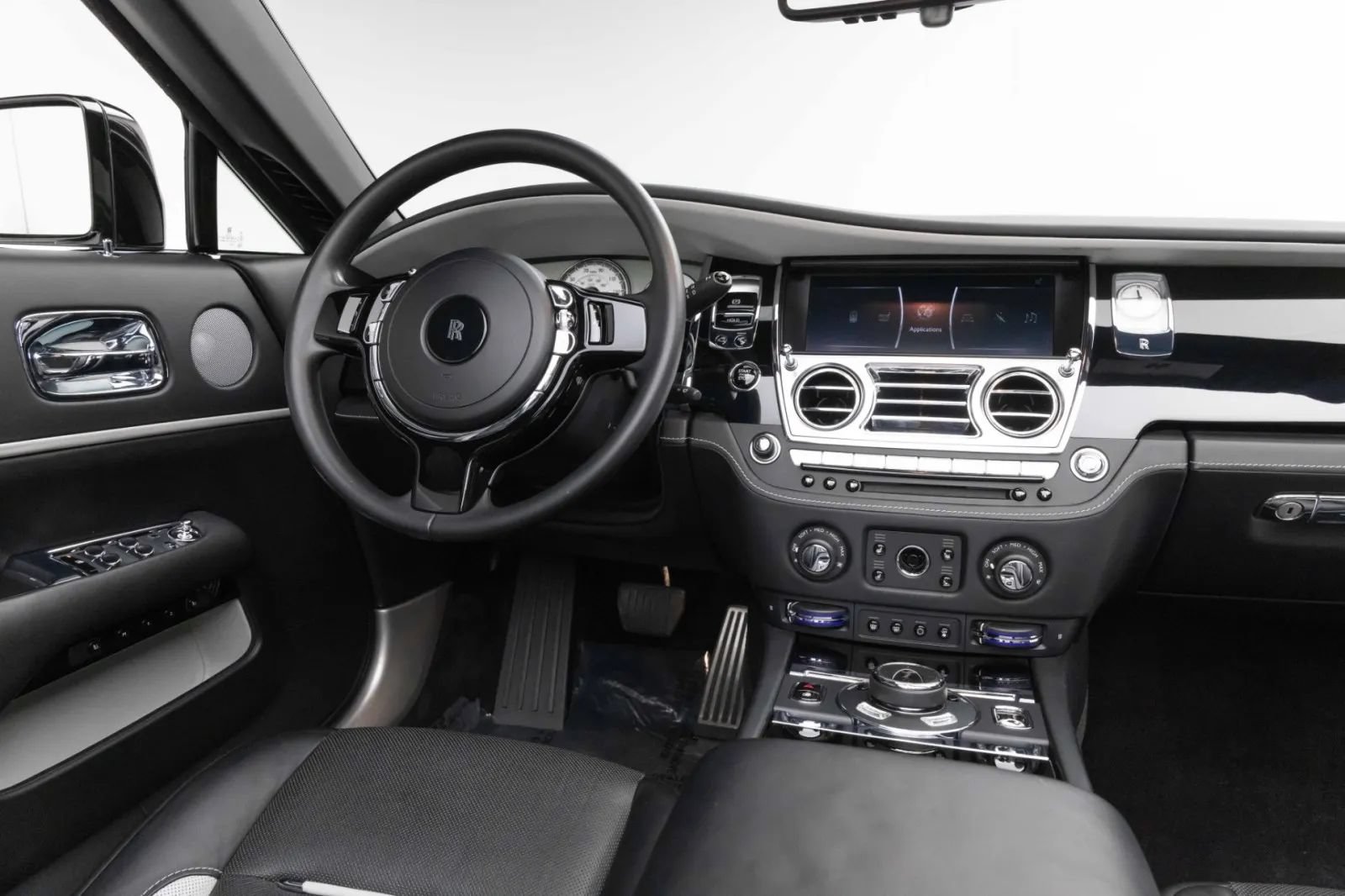 Used 2019 Rolls-Royce Dawn RWD image 12