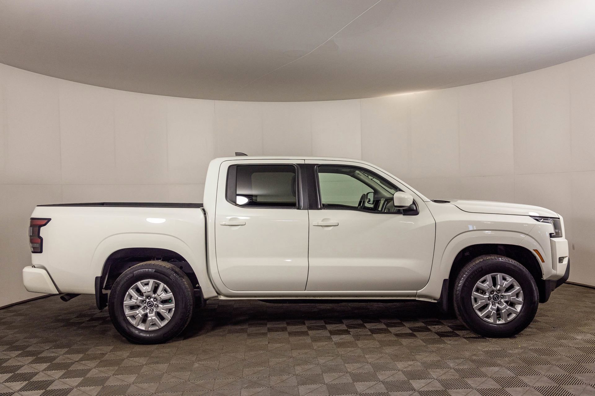 Used 2022 Nissan Frontier SV image 11