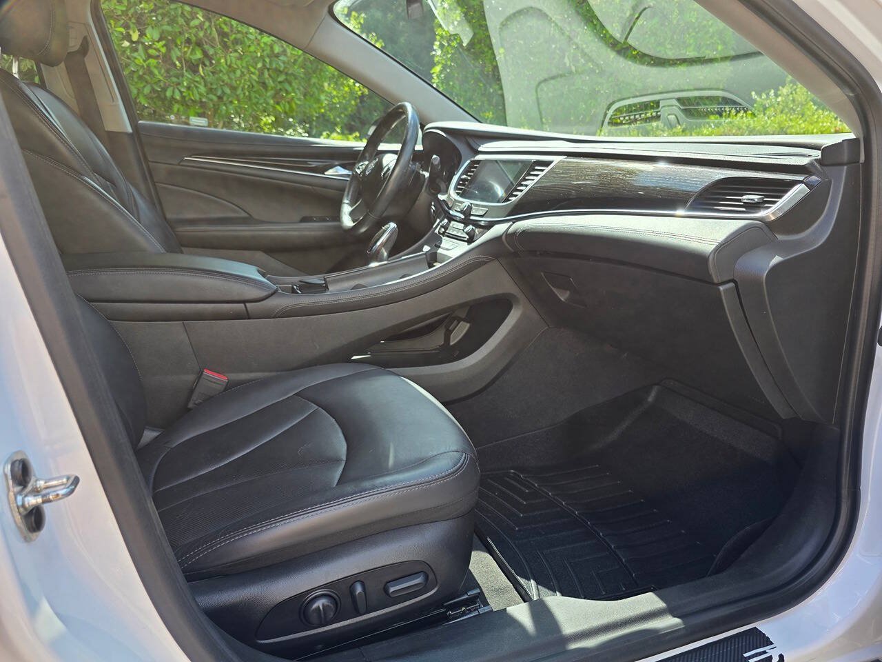 Used 2018 Buick LaCrosse Essence FWD image 30