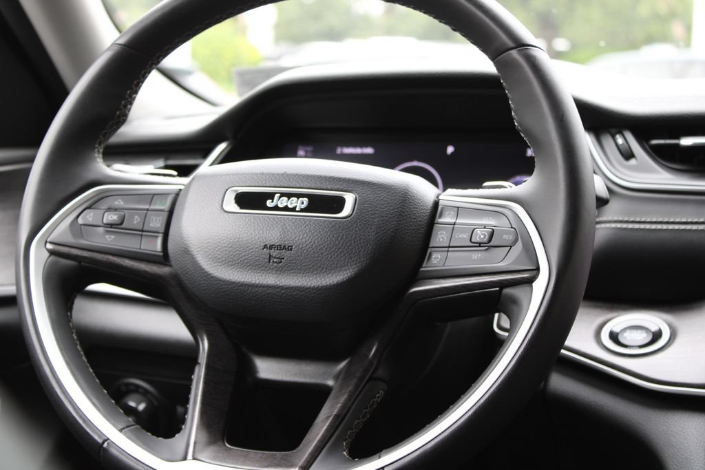 Used 2023 Jeep Grand Cherokee L Limited w/ Luxury Tech Group II AWD/4WD image 12